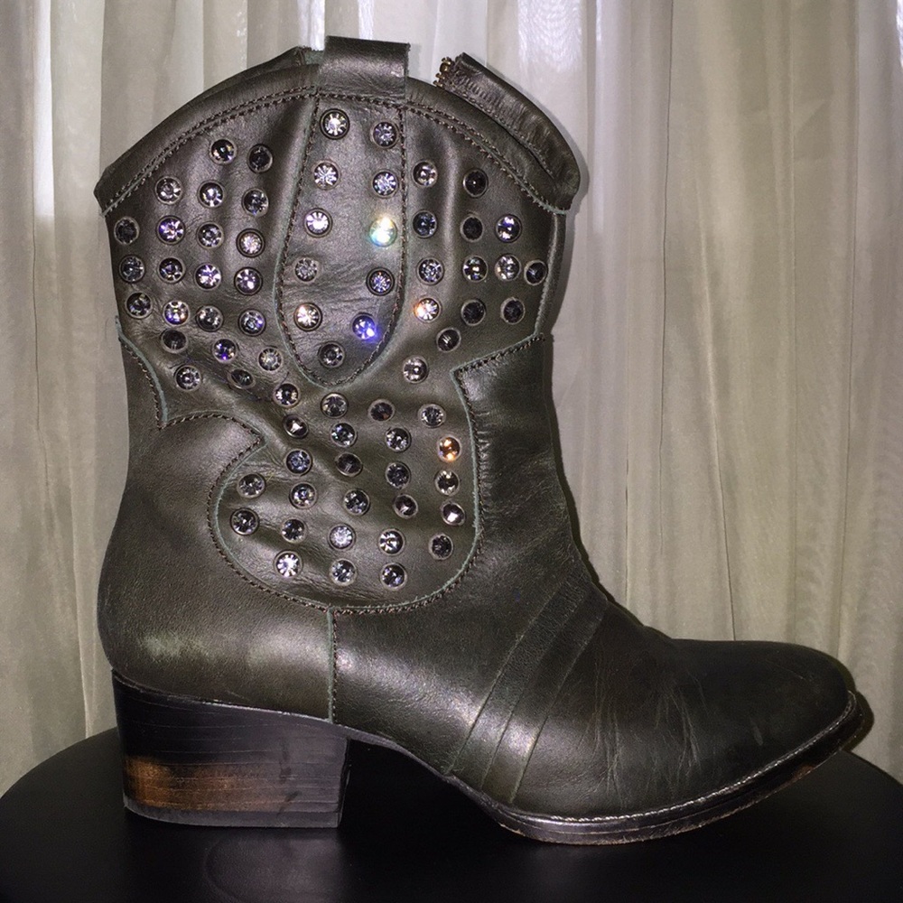 Patron Perugia bejeweled cowgirl boots.